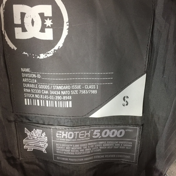 DC Women's Snowboard Jacket - Picture 6 of 8